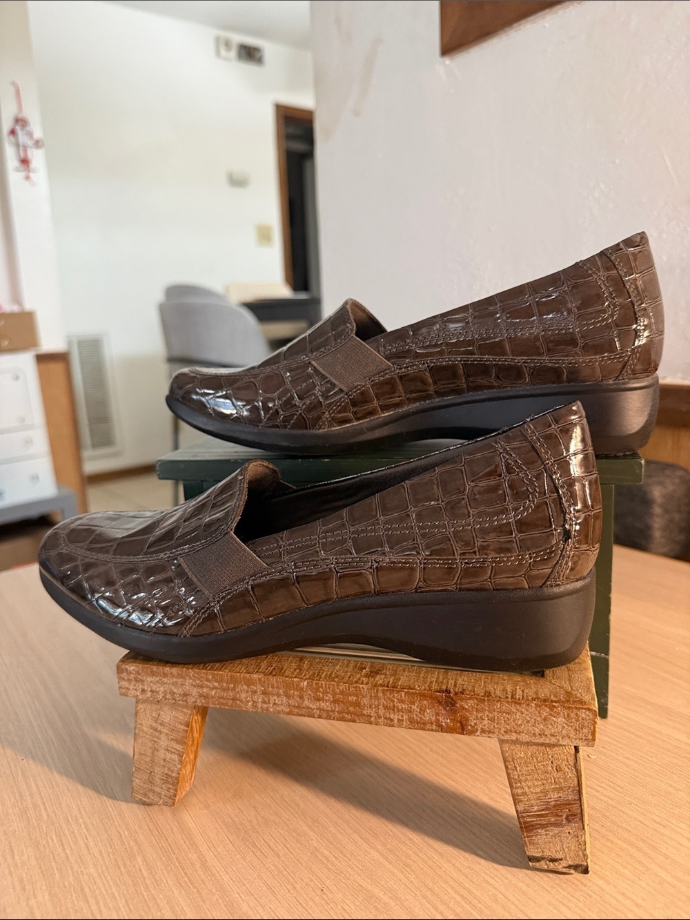 Clark’s Patent Leather Brown Croc-Embossed Slip-On Loafers - Picture 3 of 9